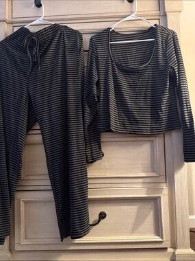 Striped Long-Sleeve Crop Top and Lounge Pants Set - Black/Gray